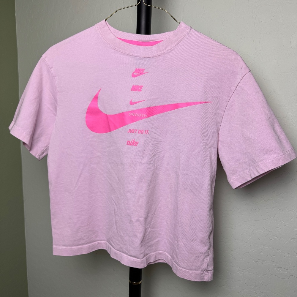 T-shirt woman Nike s-m size pink color
